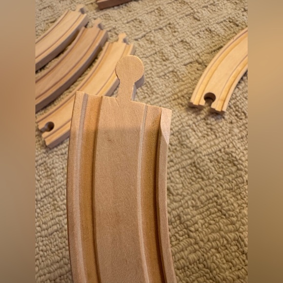 Wooden 6” curved railway compatible with Brio and Thomas - Picture 5 of 5